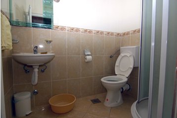 Crna Gora Privát Utjeha, Eksterijer